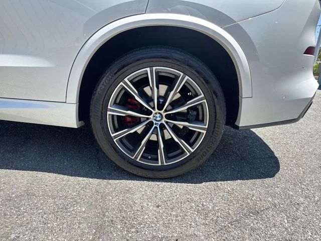 Used 2024 White BMW xDrive40i image 34