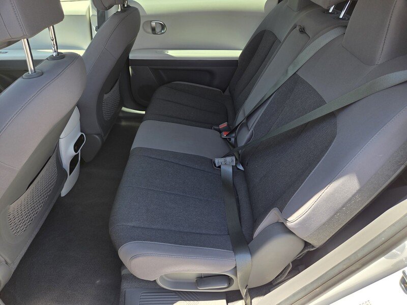 Used 2023 White HYUNDAI SE RWD image 11