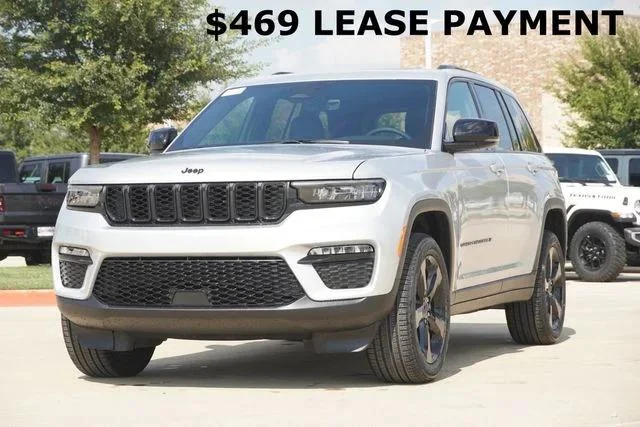 New 2025 Silver Zynith Exterior Paint Jeep Limited image 3