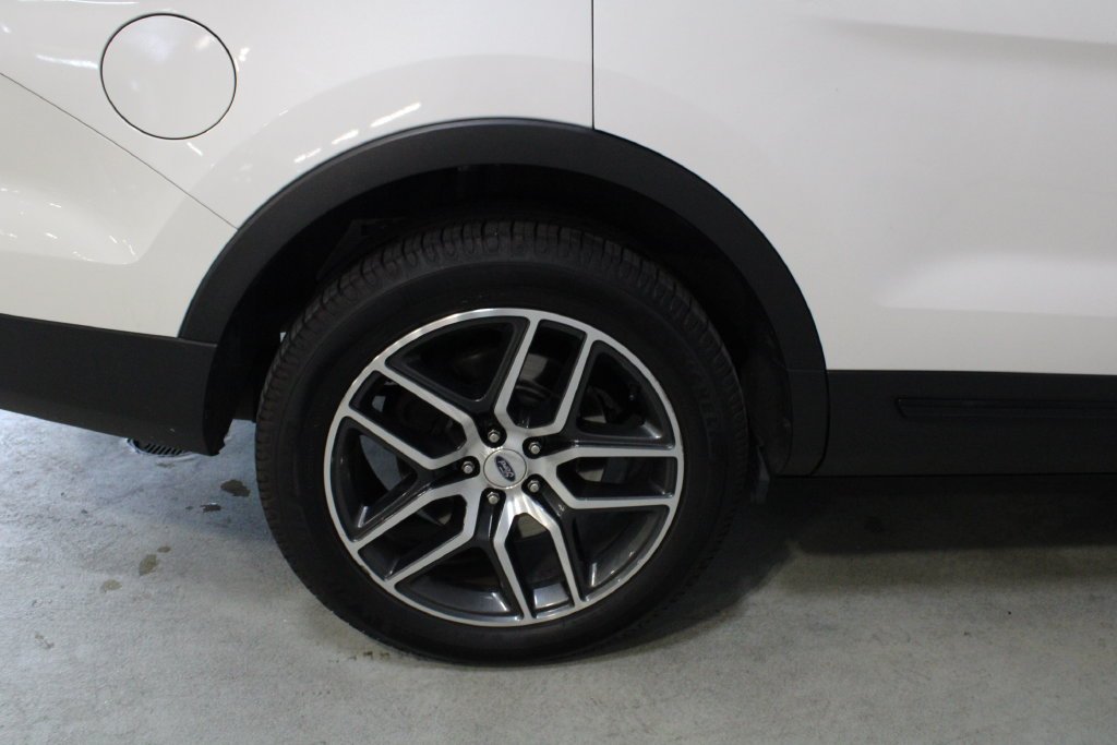 Used 2017 White Ford Sport image 28