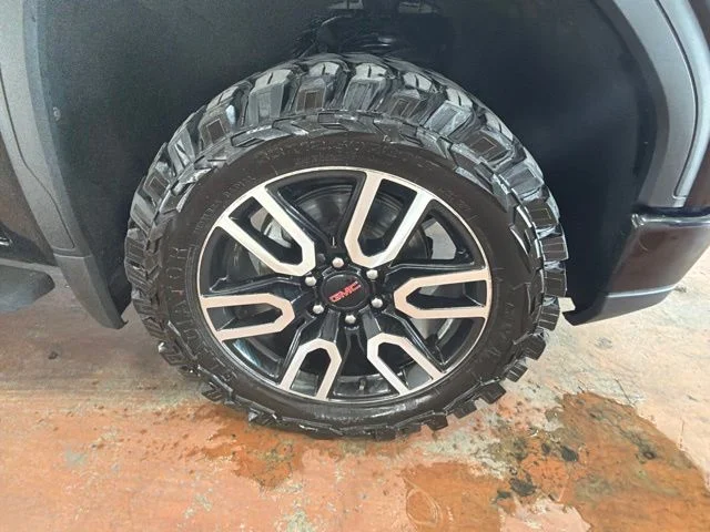 Used 2022 Black GMC AT4 image 10