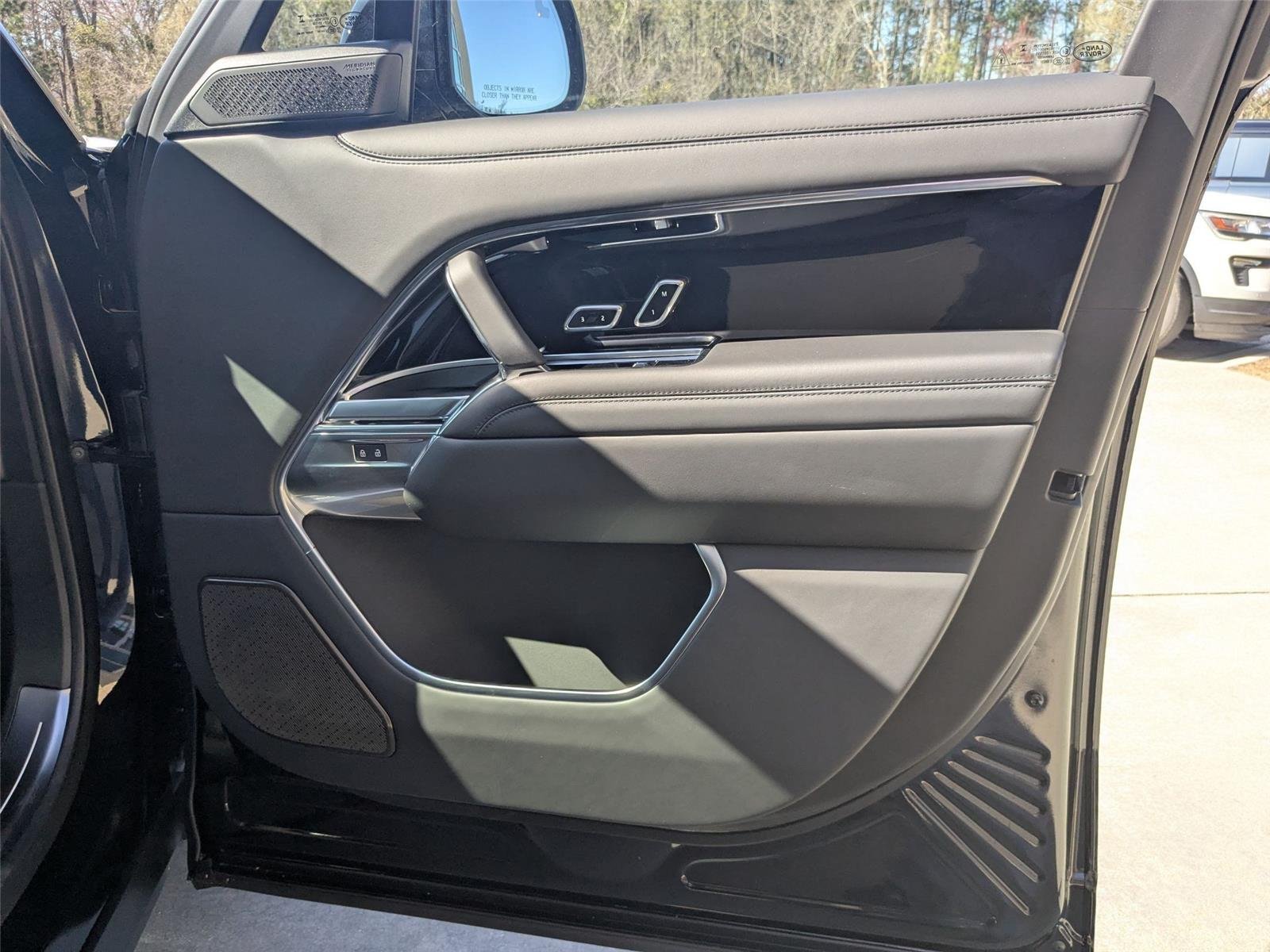 New 2025 Santorini Black Land Rover Autobiography image 33