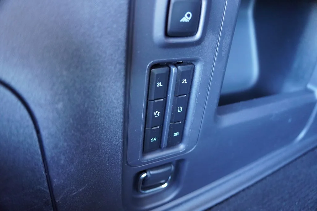 Used 2025 Silver Ford Platinum image 26