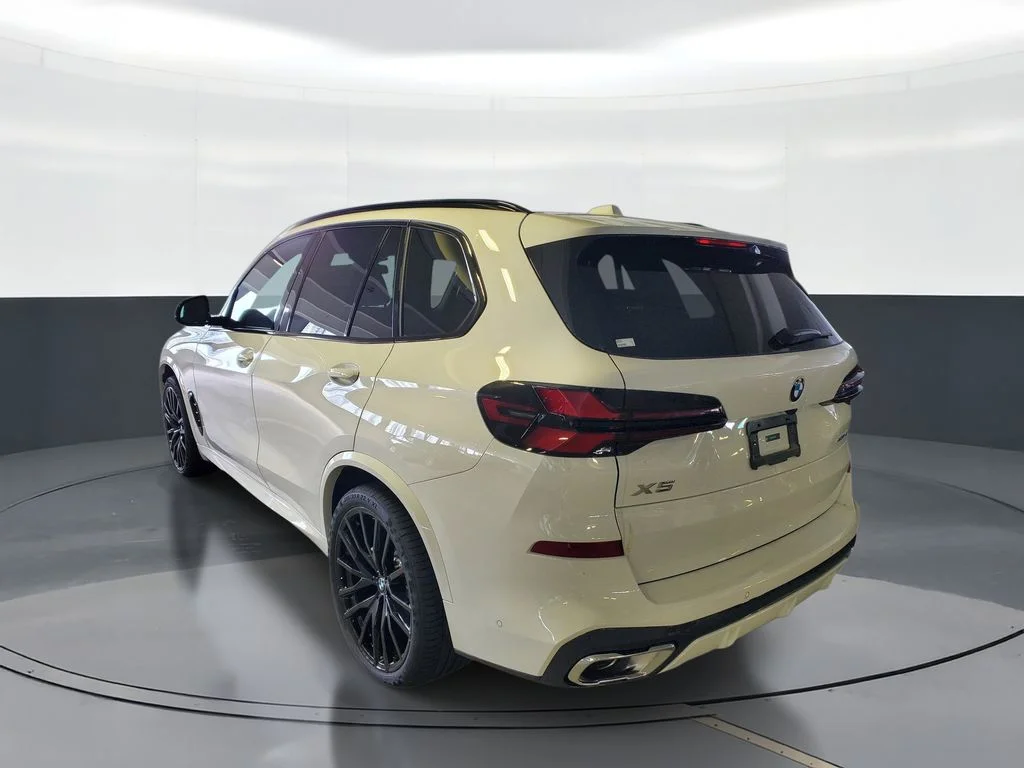 Used 2026 White BMW sDrive40i image 4