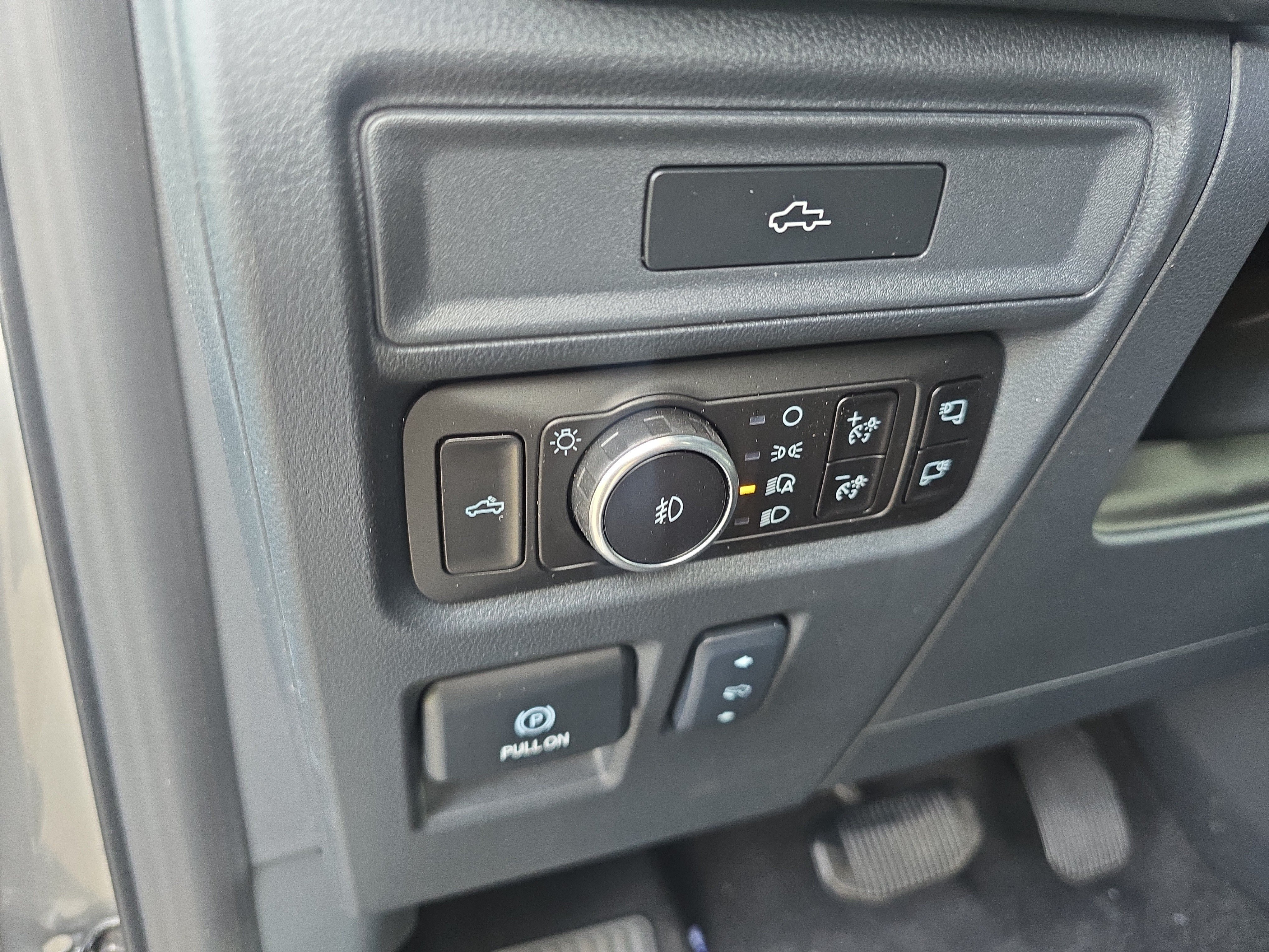 New 2026 Iconic Silver Metallic Ford Lariat® image 15