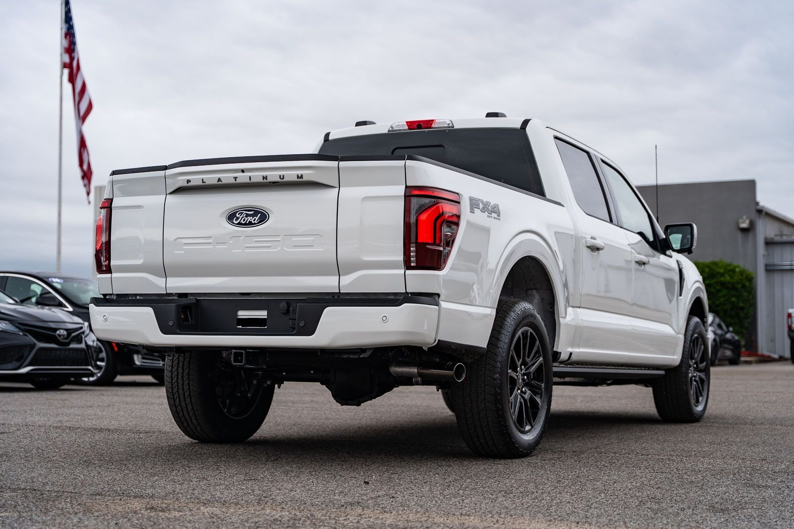 New 2026 Star White Metallic Tri-Coat Ford Platinum® image 4
