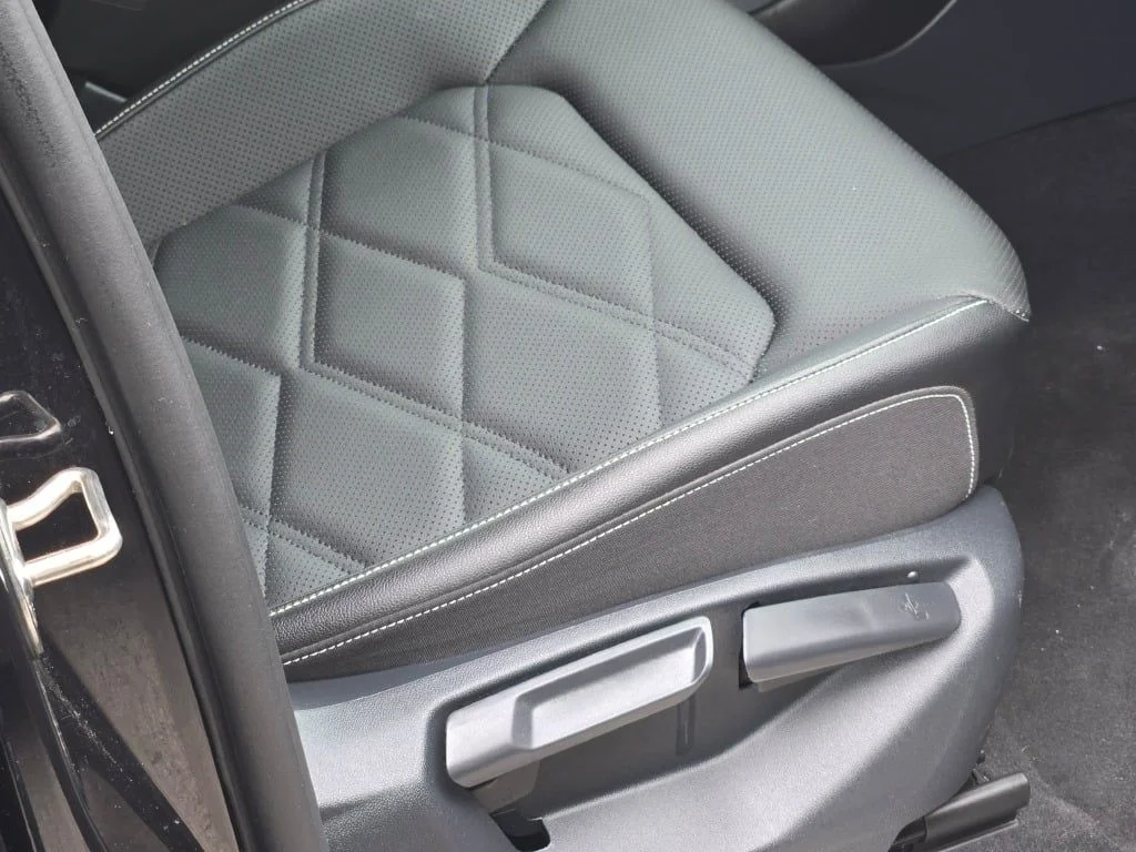 Used 2025 Gray Volkswagen 2.0T SE w/Technology image 7