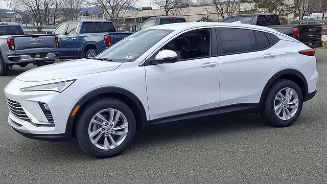 New 2026 Summit White Buick Preferred image 6
