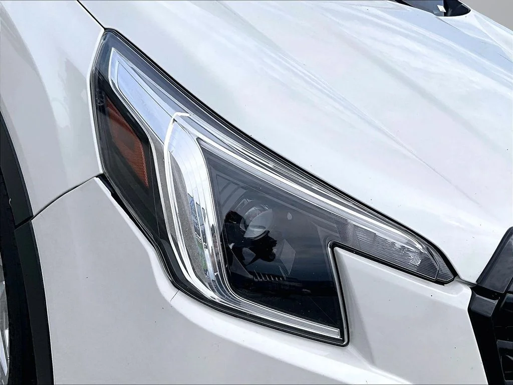 Used 2023 White Subaru Base image 30