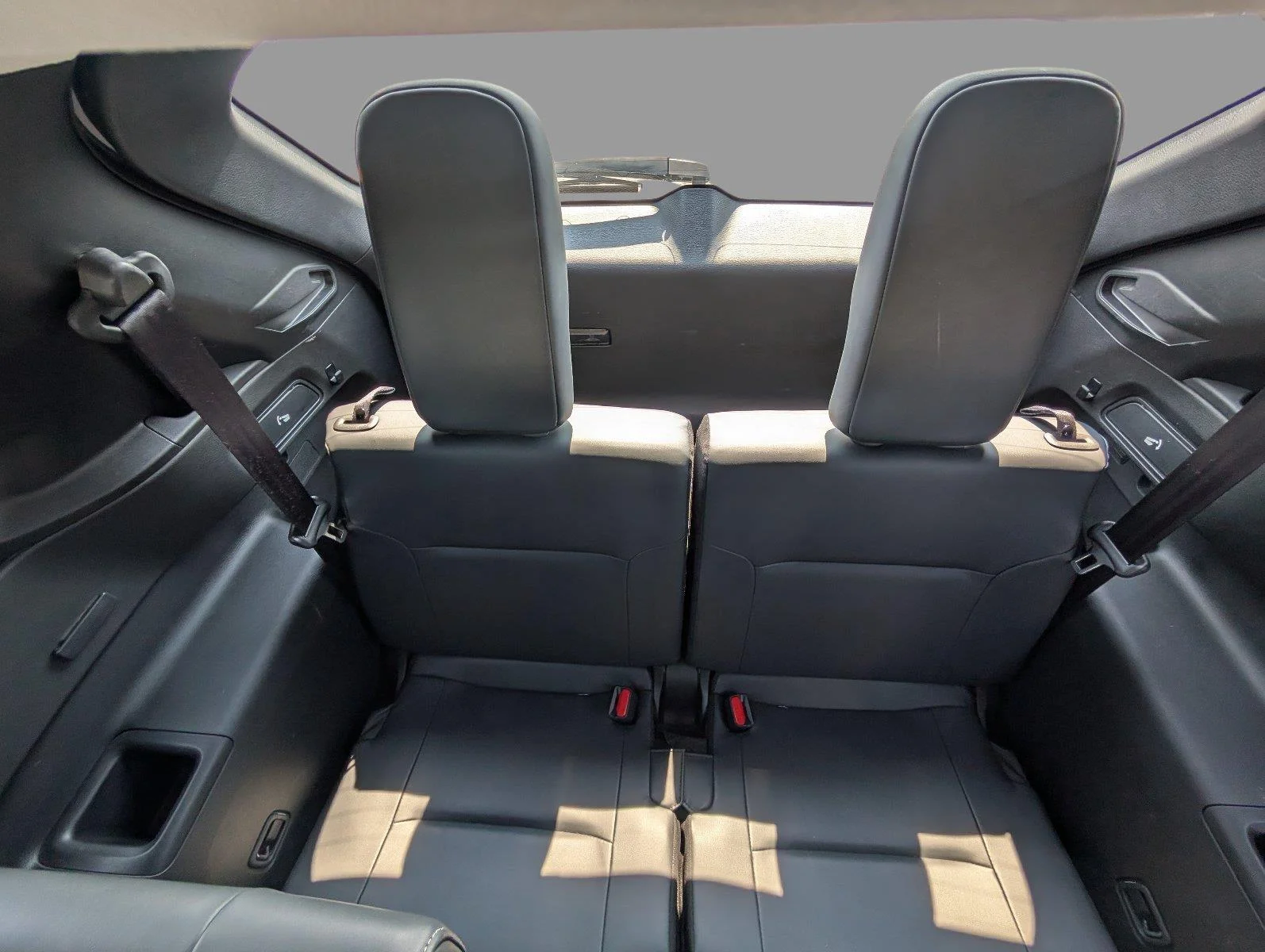 Used 2025 White Diamond Mitsubishi SE image 35