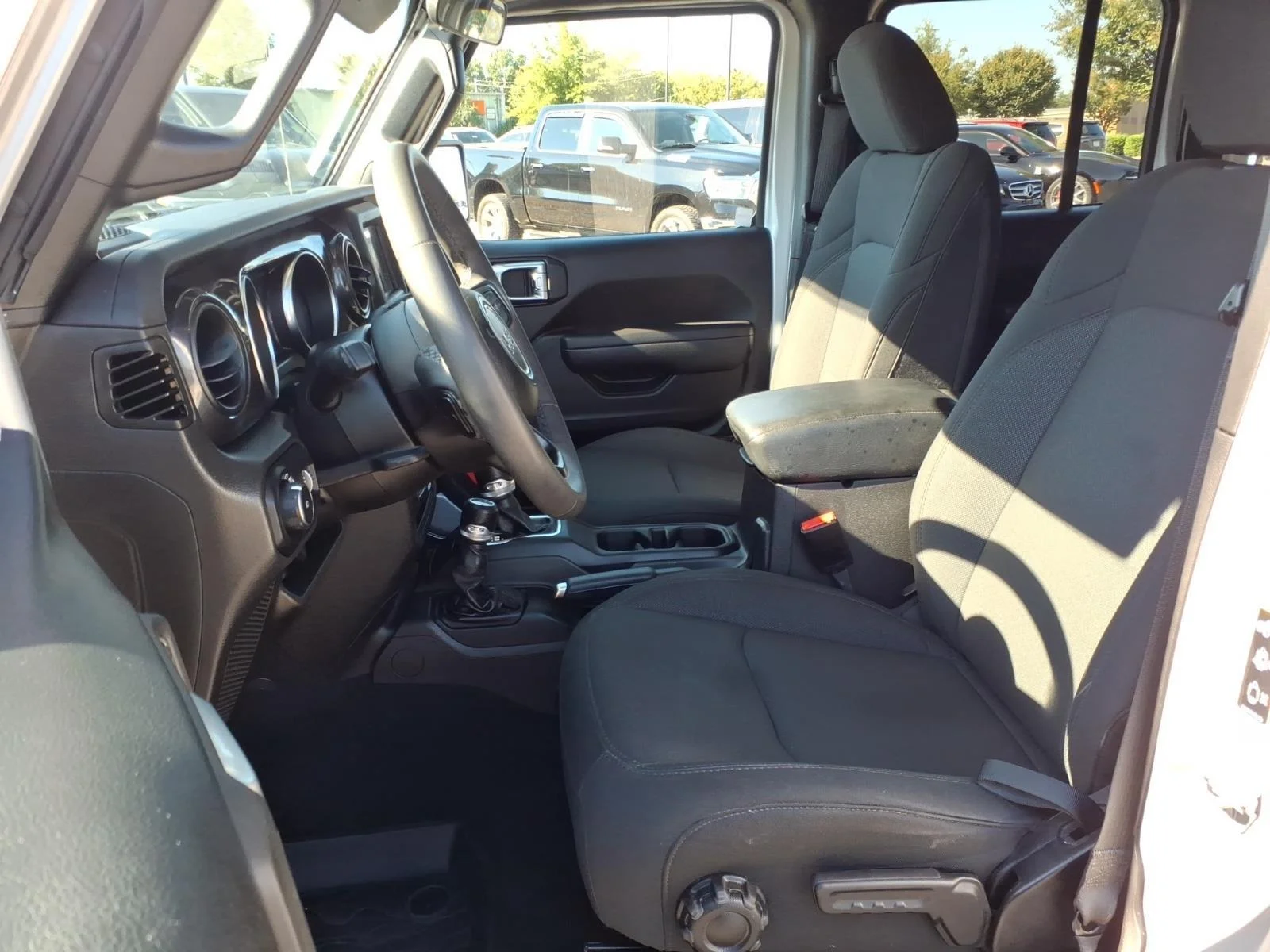Used 2023 Silver Zynith Clearcoat Jeep Sport Altitude image 18