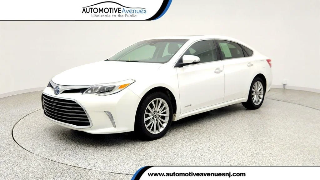 2018 Toyota Avalon Limited Hybrid's photo