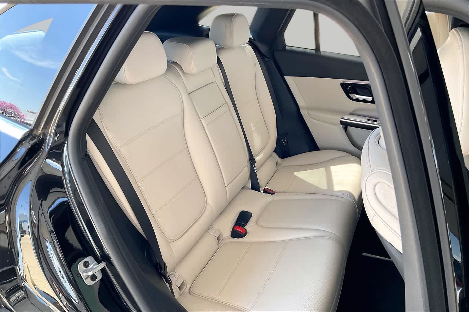 Used 2025 Obsidian Black Metallic Mercedes-Benz GLC 300 image 30