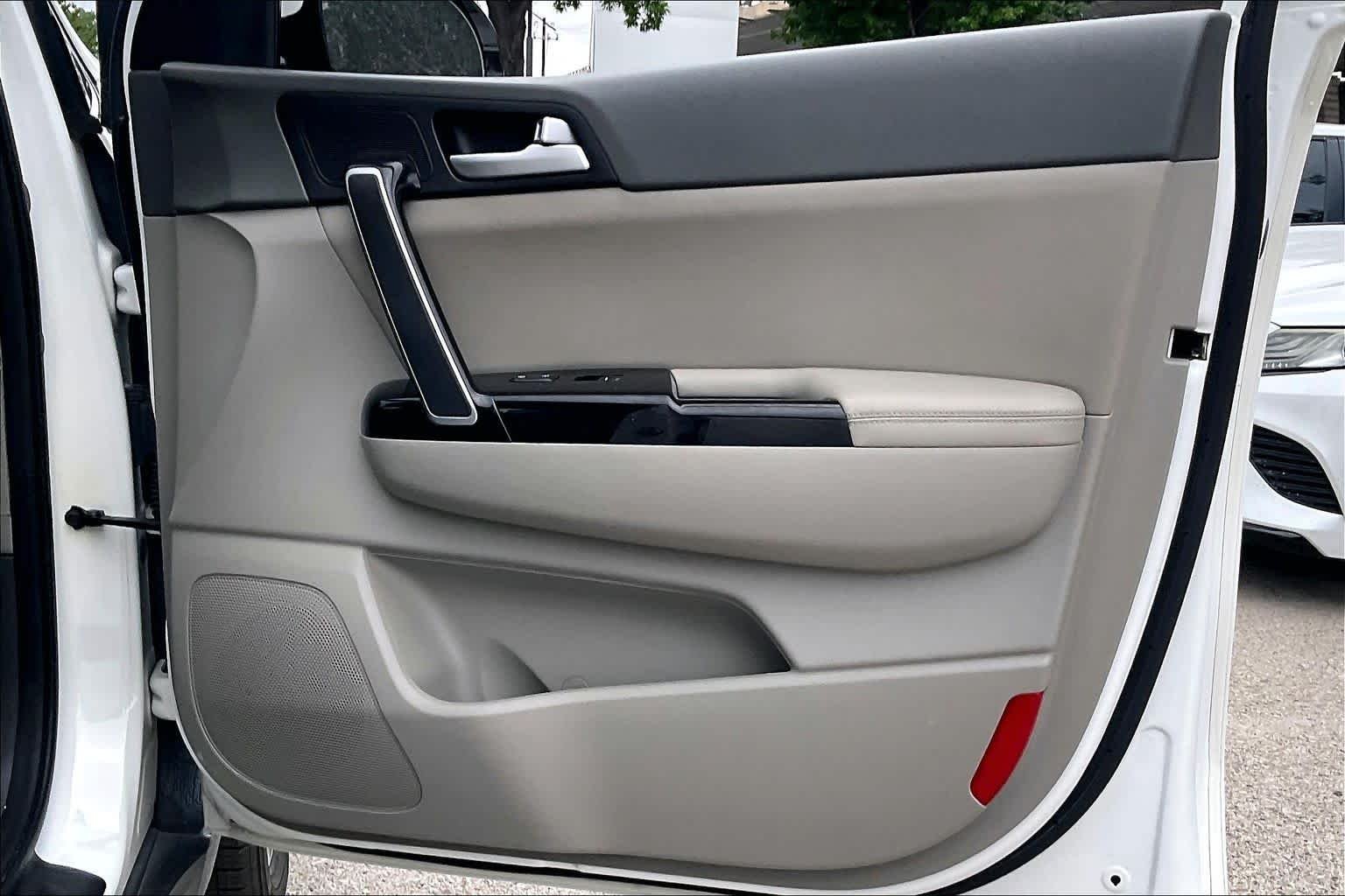 Used 2018 Snow White Pearl Kia EX image 22
