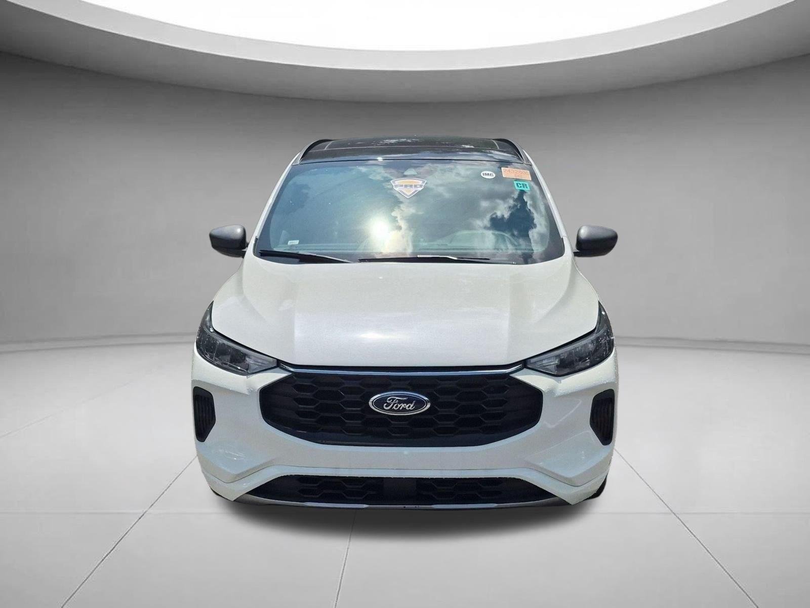 Used 2024 Star White Metallic Tri-Coat Ford ST-Line image 8