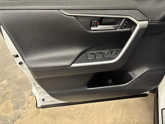 Used 2025 WIND CHILL PEARL Toyota  image 18
