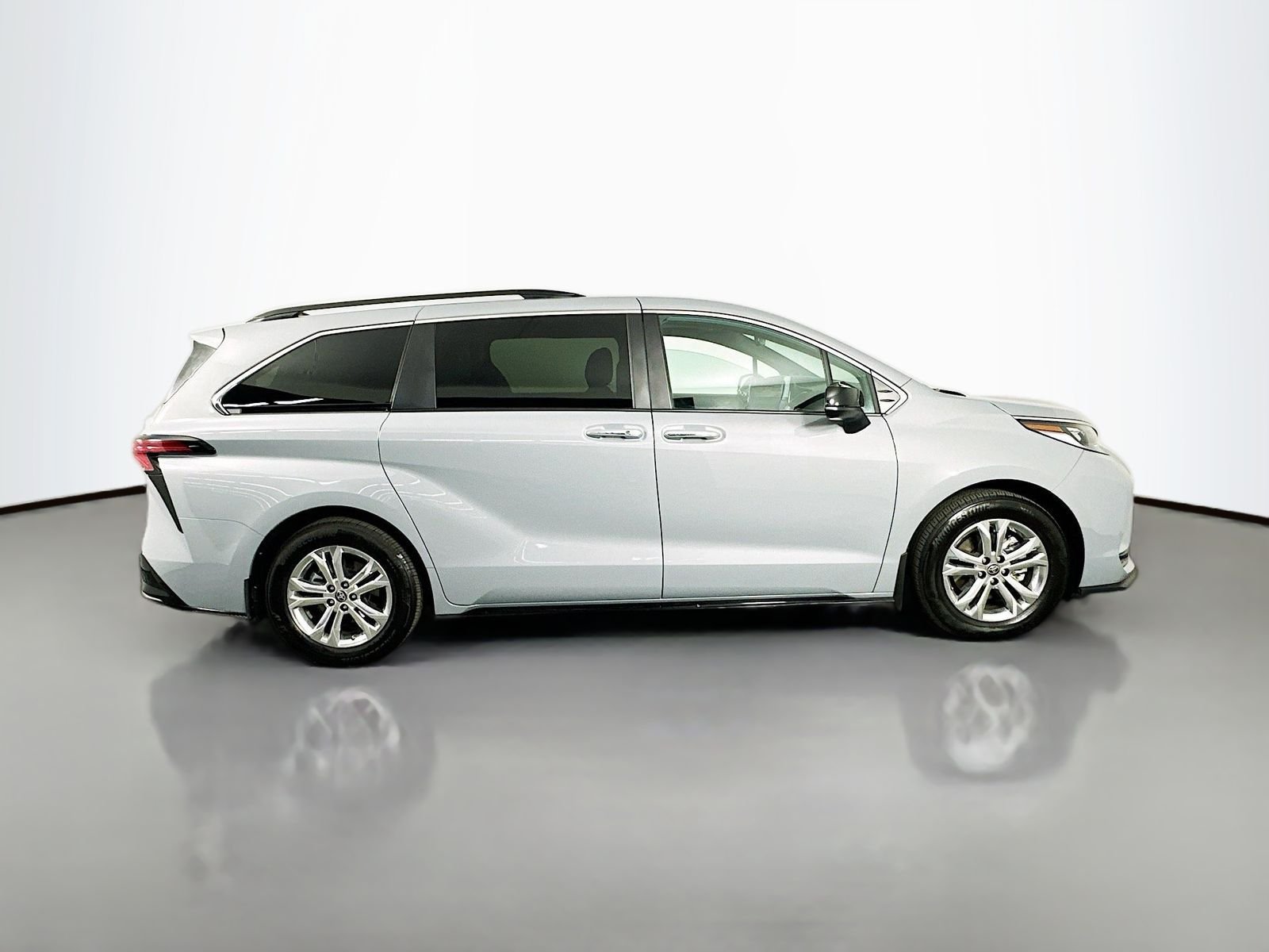 Used 2023 Cement Toyota XSE image 8