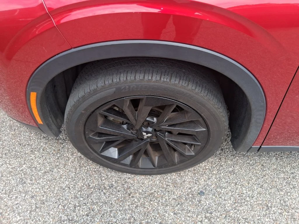 Used 2023  Mitsubishi  image 6
