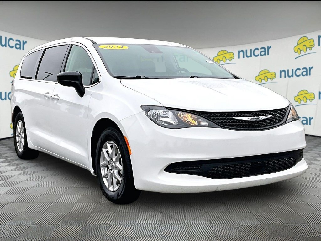 2024 Chrysler Voyager LX
