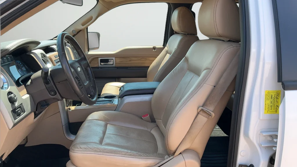 Used 2011 White Ford Lariat image 16