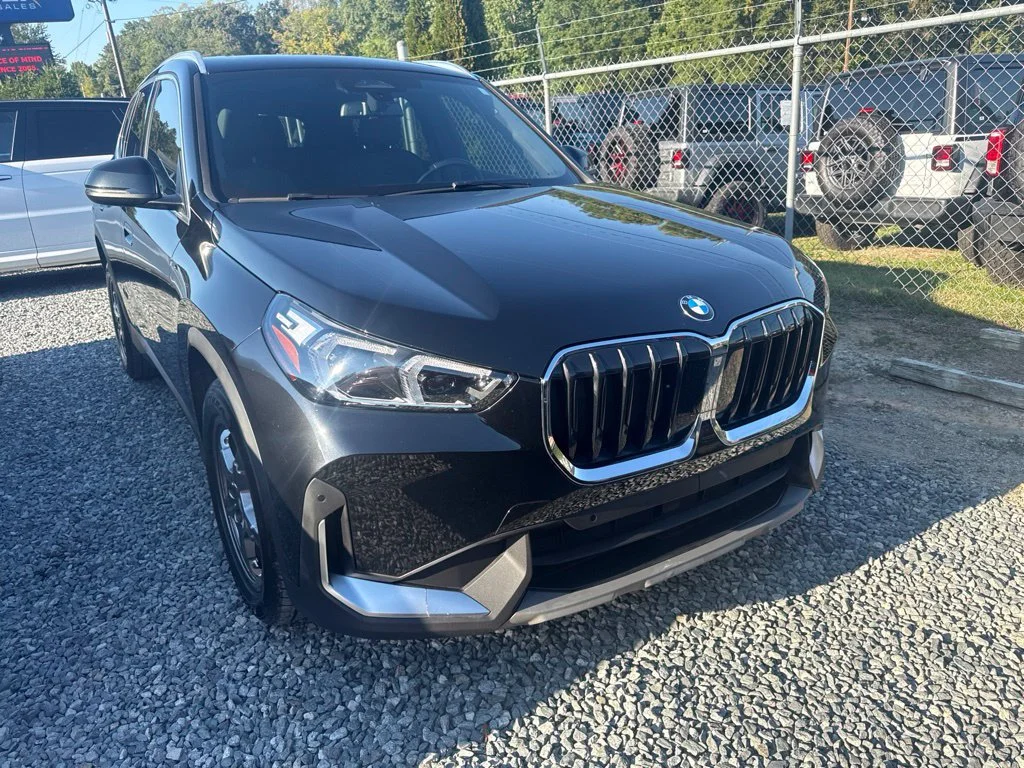 Used 2023 Black BMW xDrive28i image 2
