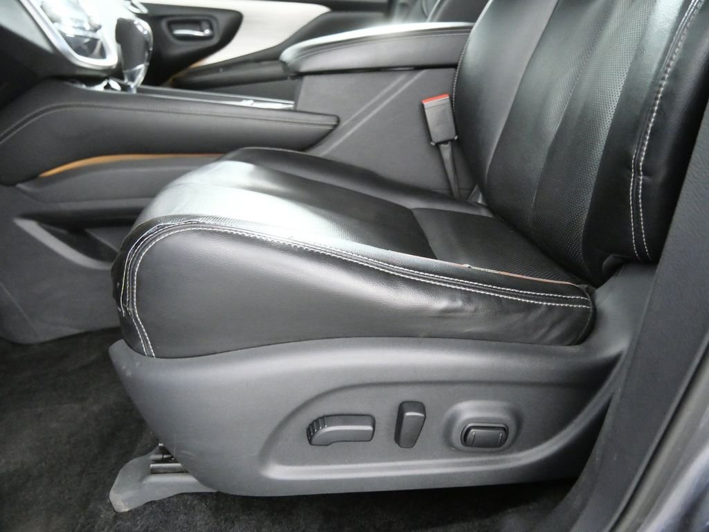 Used 2018 Gray Nissan Platinum image 14