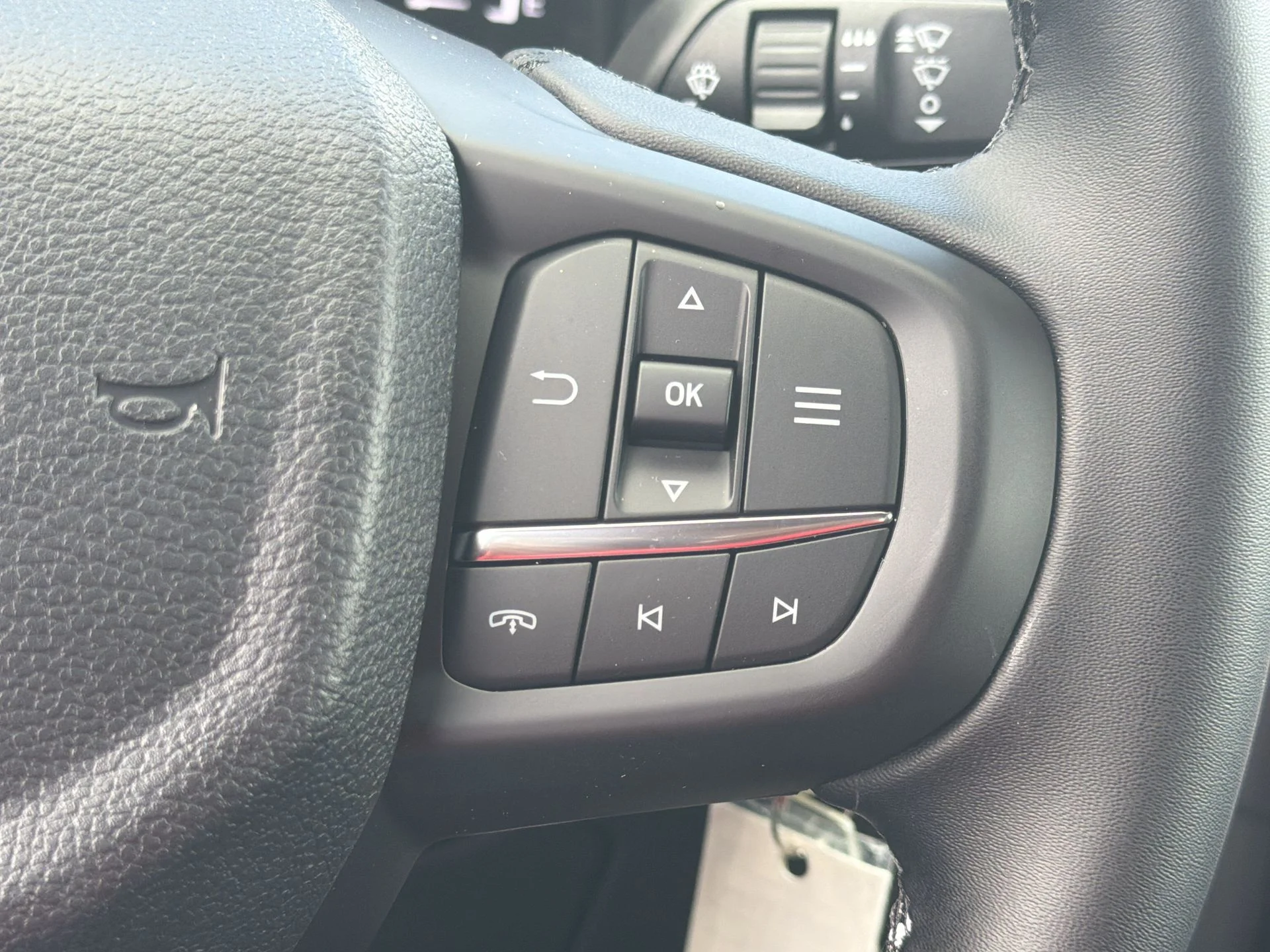 New 2026 Oxford White Ford XLT image 10