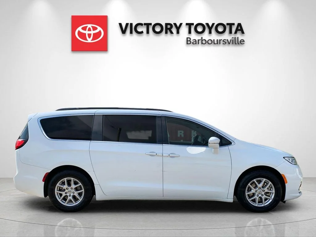 Used 2022 White Chrysler Touring L image 6