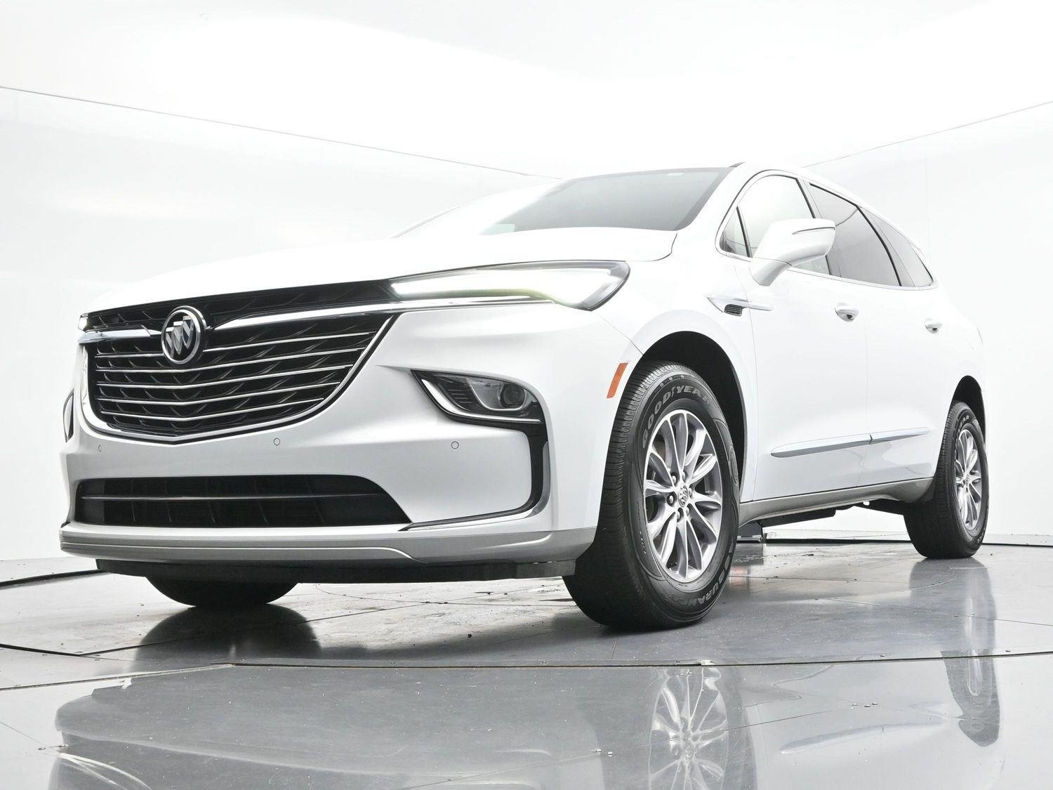 Used 2023 Summit White Buick Essence image 45