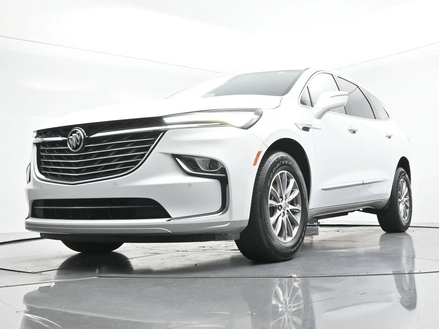 Used 2023 Summit White Buick Essence image 45