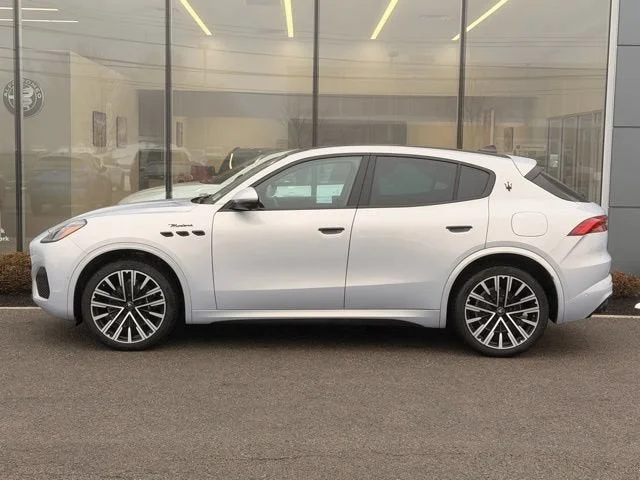 Used 2025 White Maserati Modena image 3