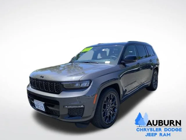 Used 2025 Gray Jeep Summit image 3