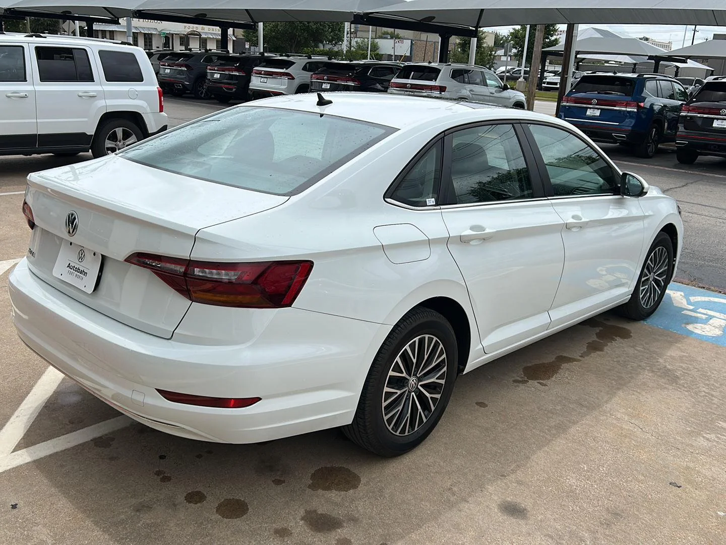 Used 2019 Pure White Volkswagen SE image 5