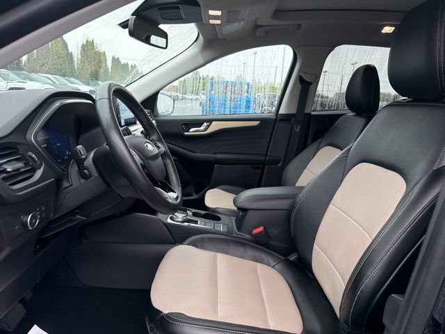 Used 2022 Black Metallic Ford Titanium image 22