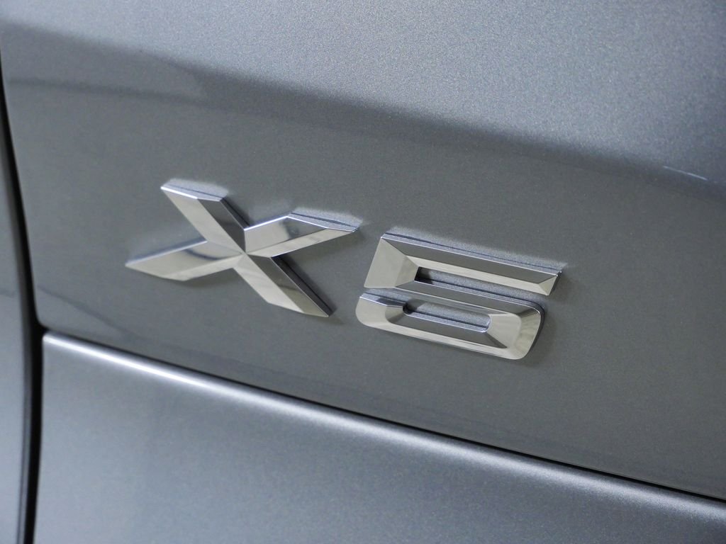 New 2026 Skyscraper Grey Metallic BMW xDrive40i image 13