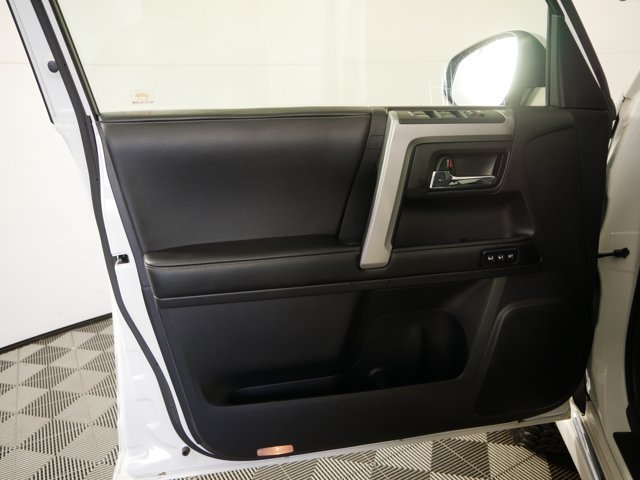 Used 2014 Blizzard Pearl Toyota Limited image 8