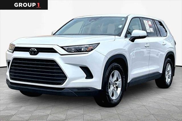 Certified Used 2025 WIND CHILL PEARL Toyota  image 1