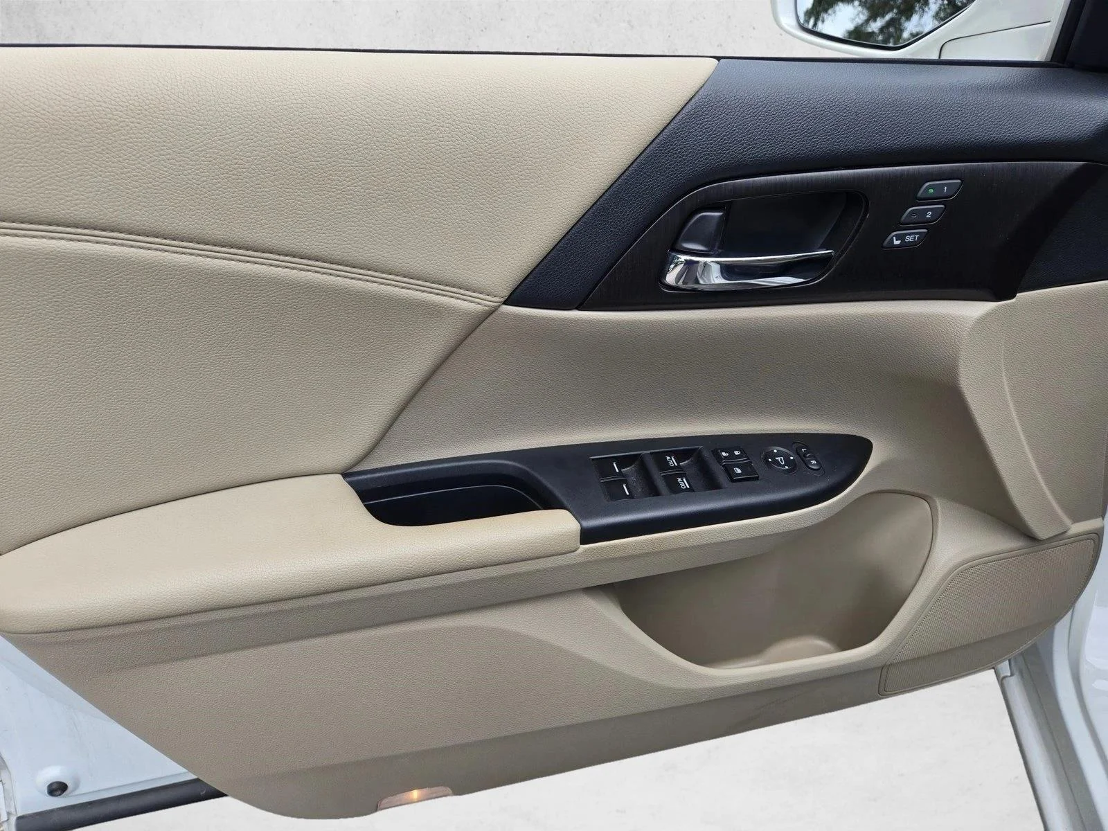 Used 2014 White Orchid Pearl Honda EX-L image 9