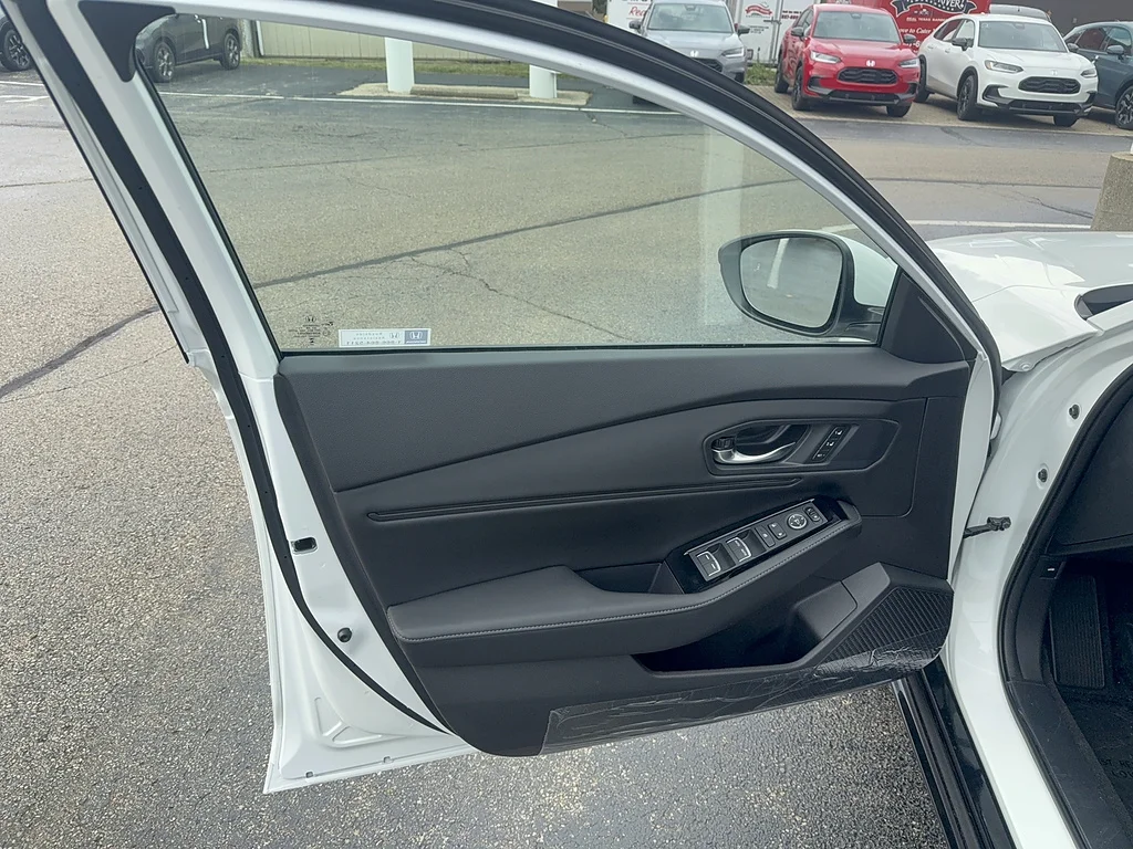 New 2026 Platinum White Pearl Honda Touring image 12