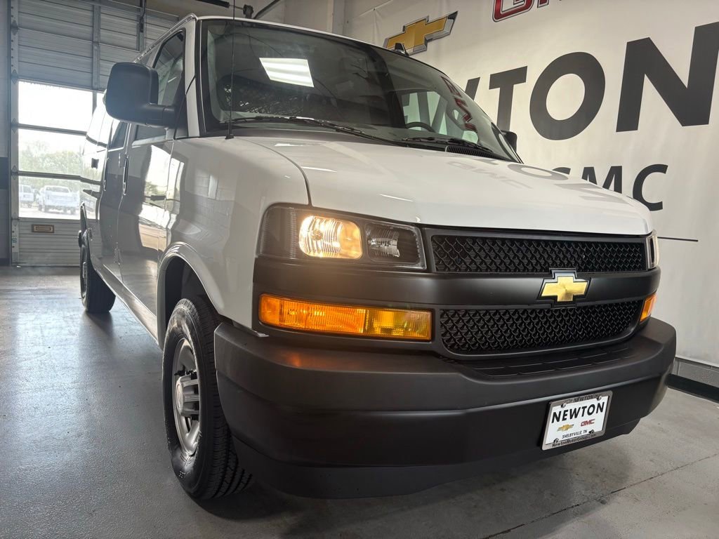 2025 Chevrolet Express Cargo Work Van - Photo 16