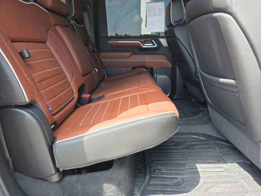 Used 2024 White Frost Tricoat GMC Denali Ultimate image 13