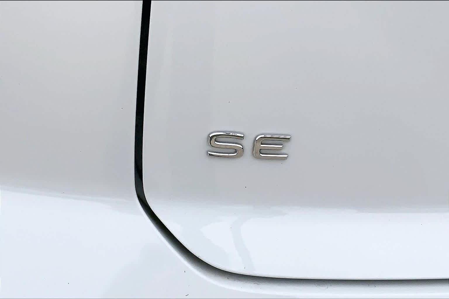 Used 2024 Pure White Volkswagen 2.0T SE w/Technology image 30