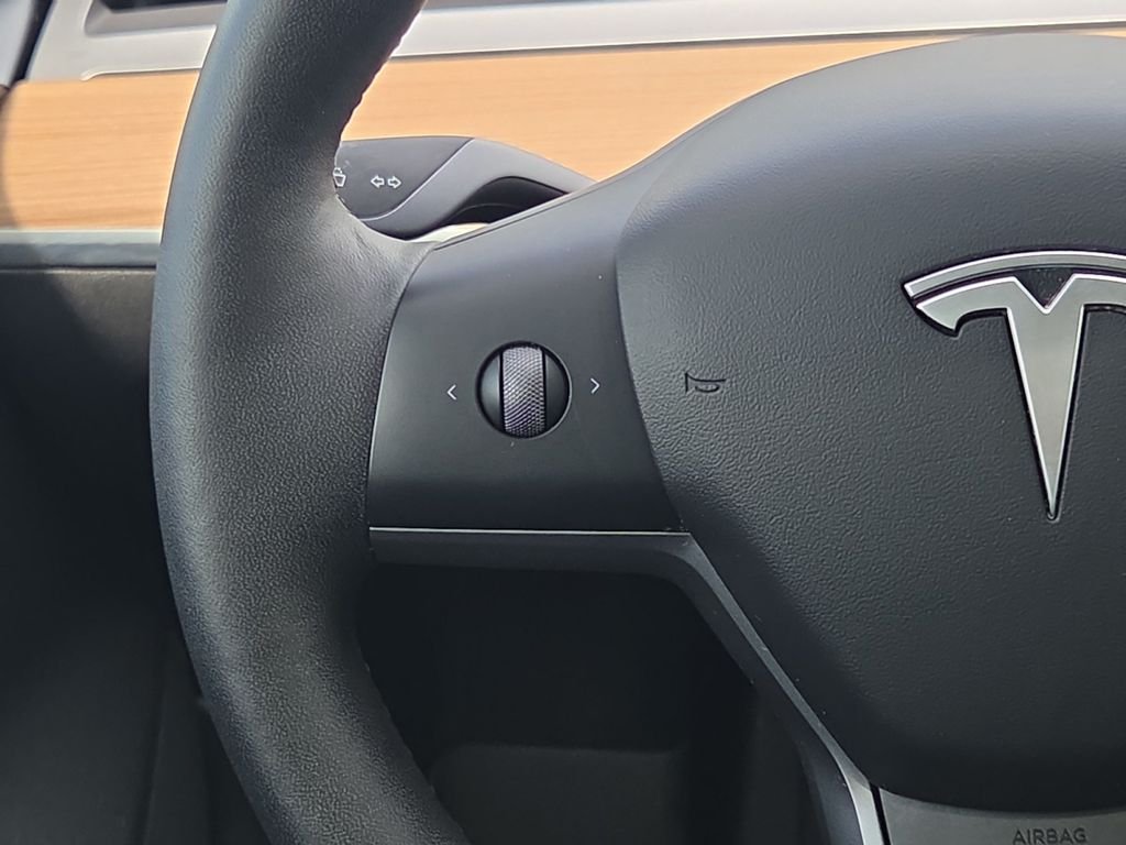 Used 2022 White Tesla Long Range image 23