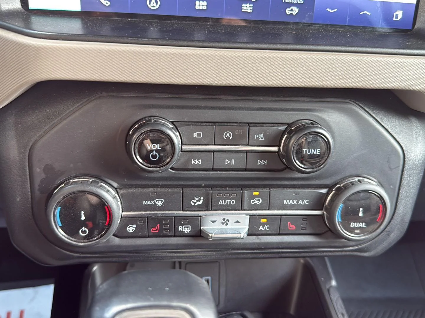 Used 2022 Cactus Gray Ford Wildtrak image 31
