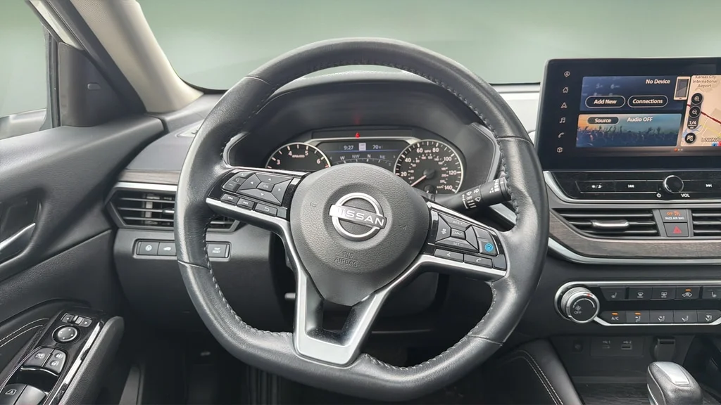 Used 2023 Pearl White Tricoat Nissan 2.5 SV image 9