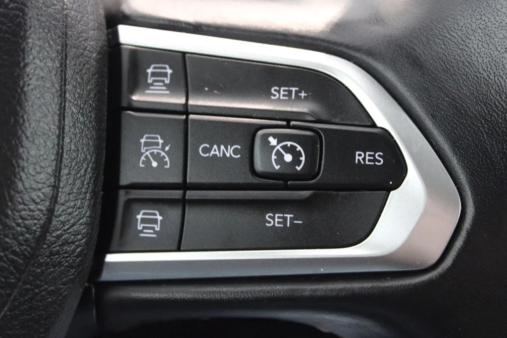 Used 2022 Gray Jeep Limited image 23