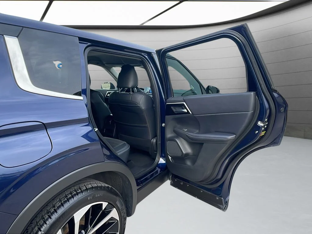 Used 2024 Blue Mitsubishi SE image 41