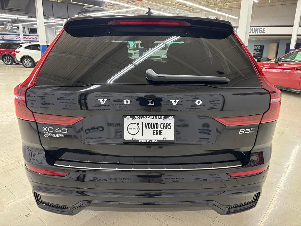 2026 Volvo XC60 Plus - Photo 7