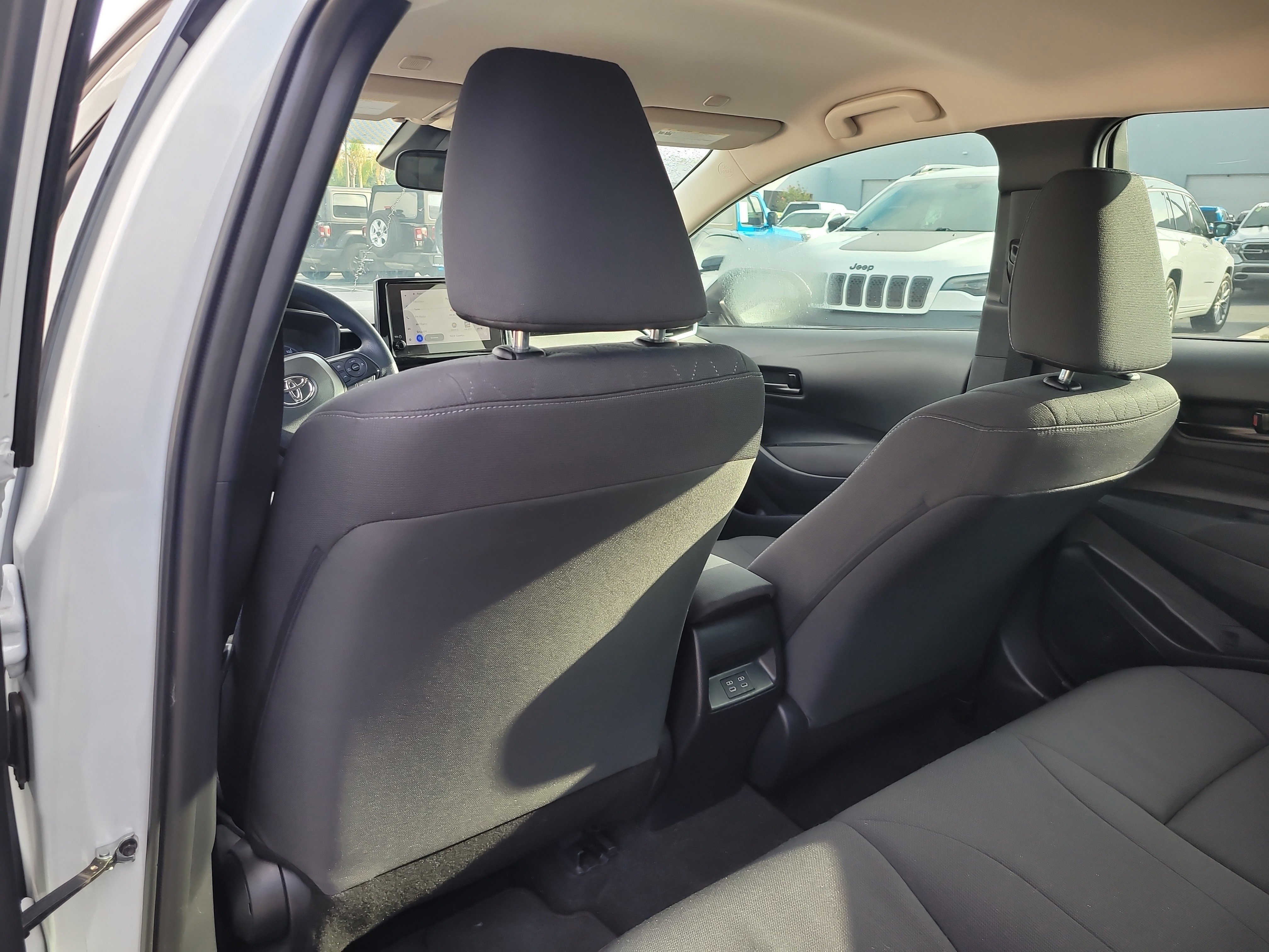 Used 2025 Ice Toyota LE image 12