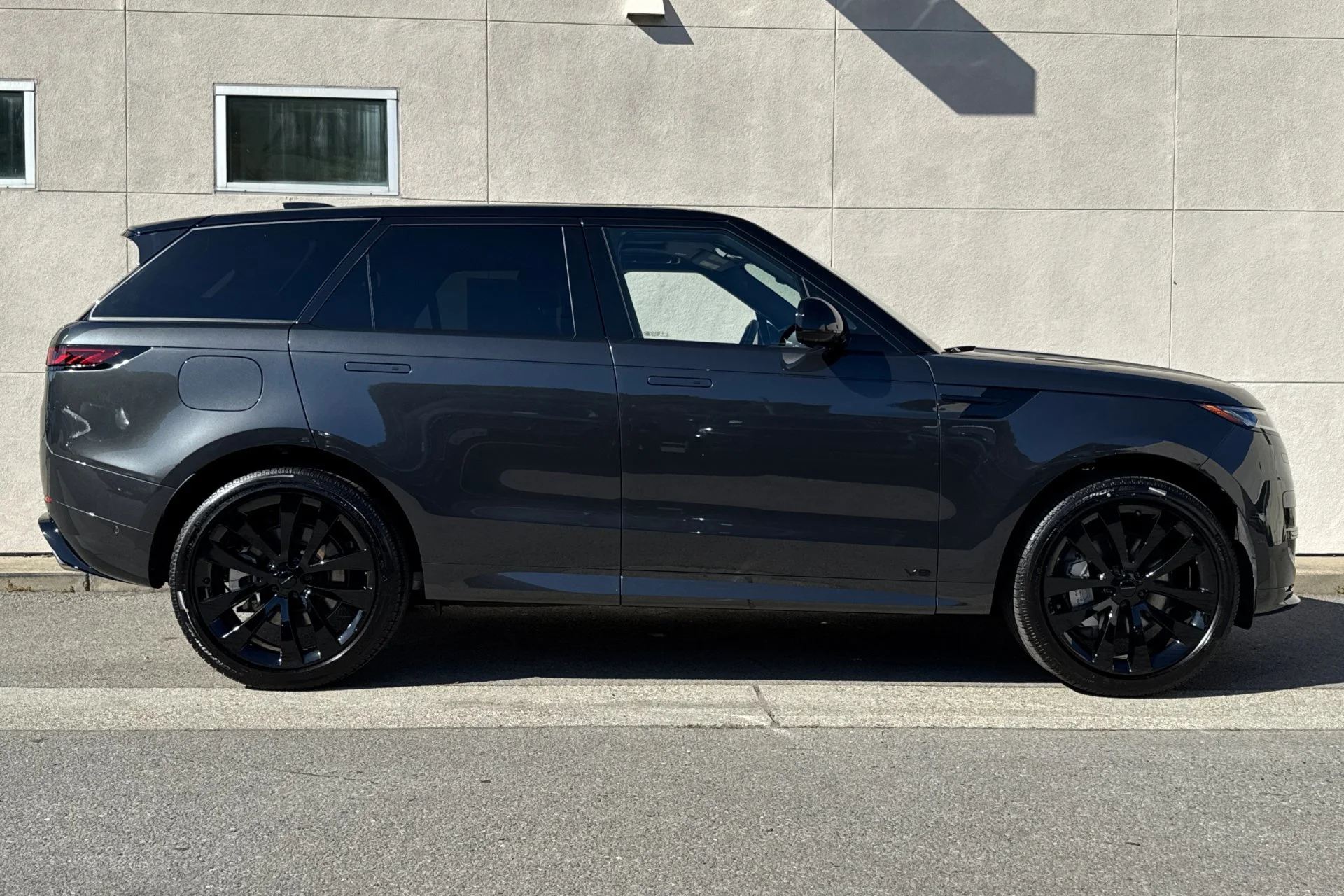 New 2026 Carpathian Grey Land Rover Dynamic SE image 8